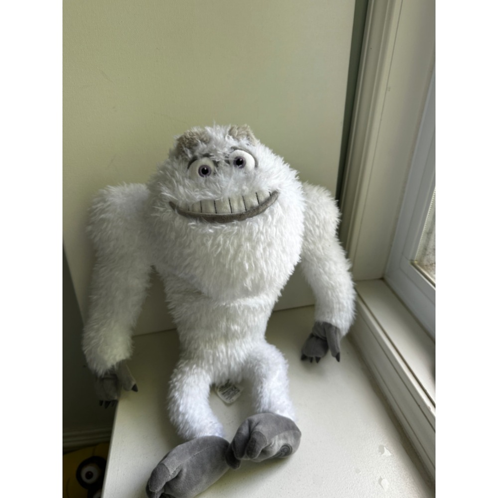 Disney Store Monsters Inc 17" Abominable Snow Monster Plush White Shaggy Yeti